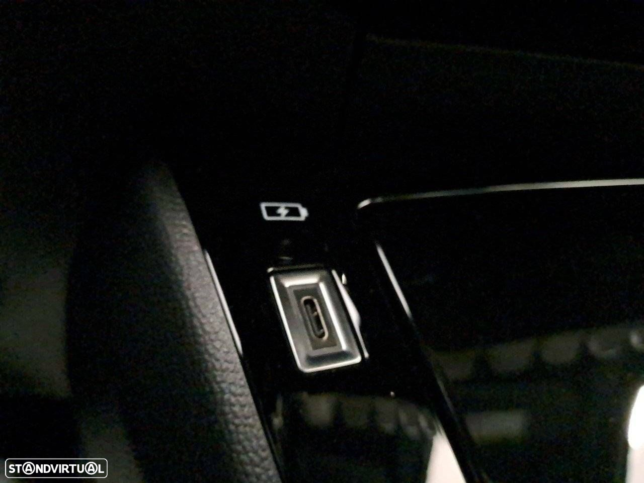 Peugeot 2008 1.2 PureTech Allure EAT8 - 24