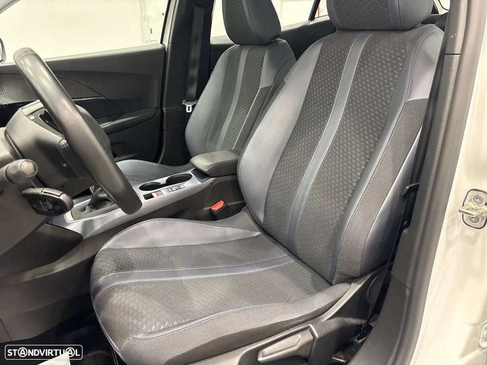 Peugeot 2008 1.2 PureTech Allure - 9