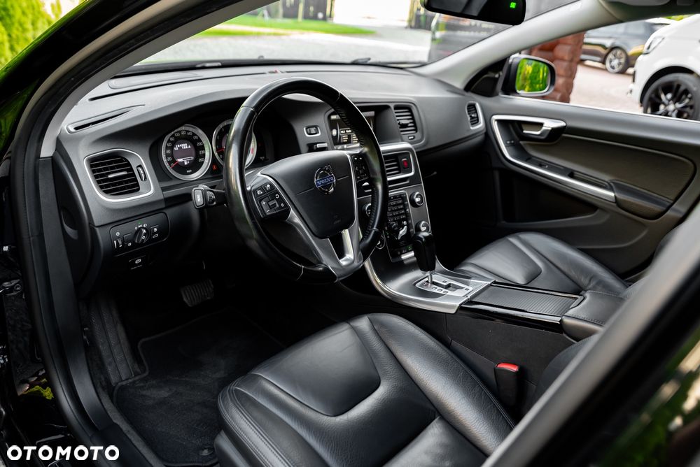 Volvo V60 T6 AWD Geartronic Summum - 16