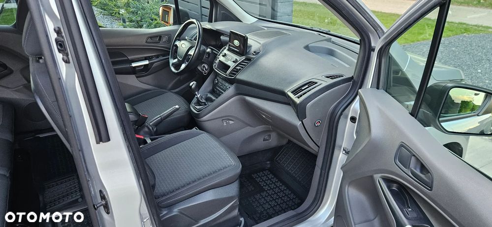 Ford Tourneo Connect Grand - 36