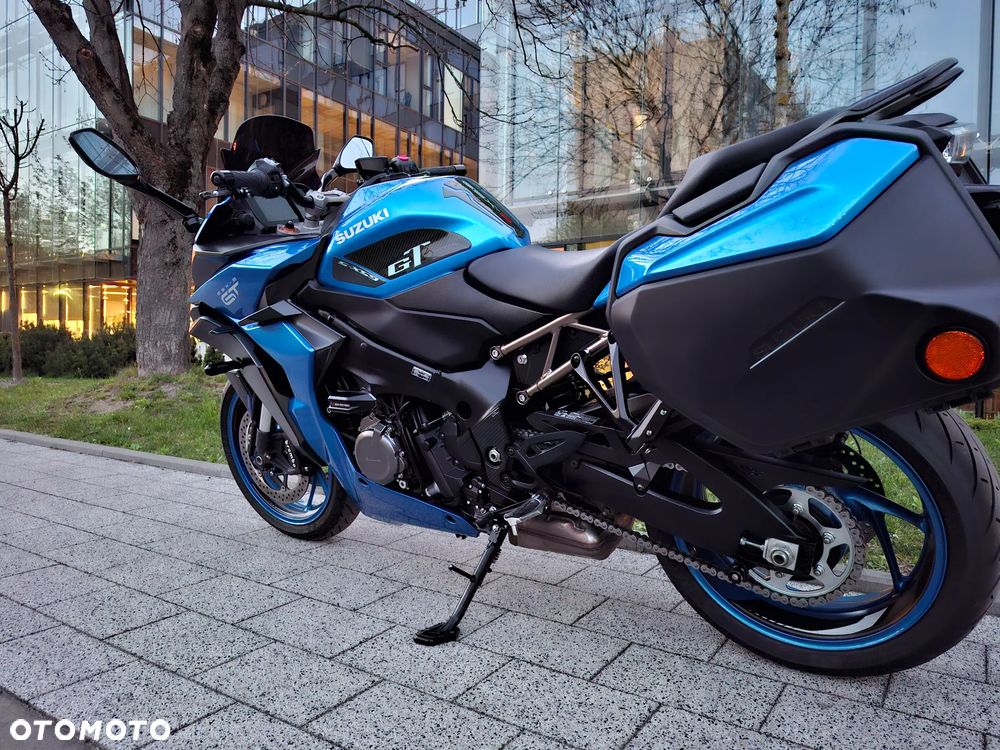 Suzuki GSX - 6
