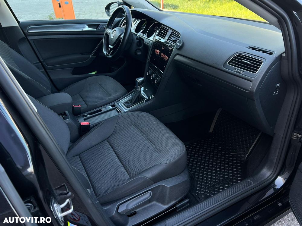 Volkswagen e-Golf - 10