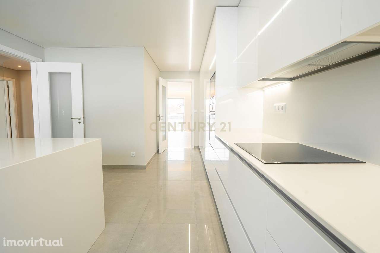 Moradia T4 com 3 Suites - Grande imagem: 4/35