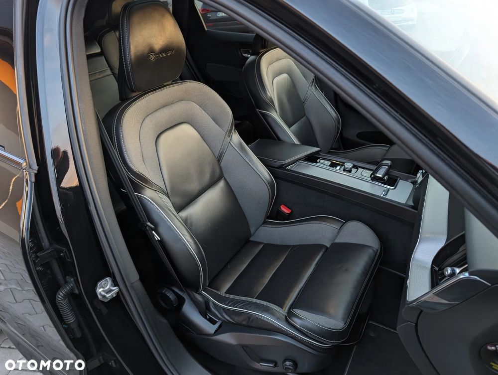 Volvo XC 60 D5 AWD R-Design - 34