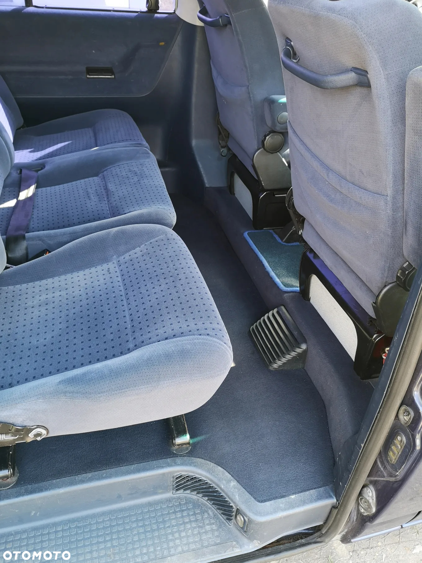 Volkswagen Caravelle - 11