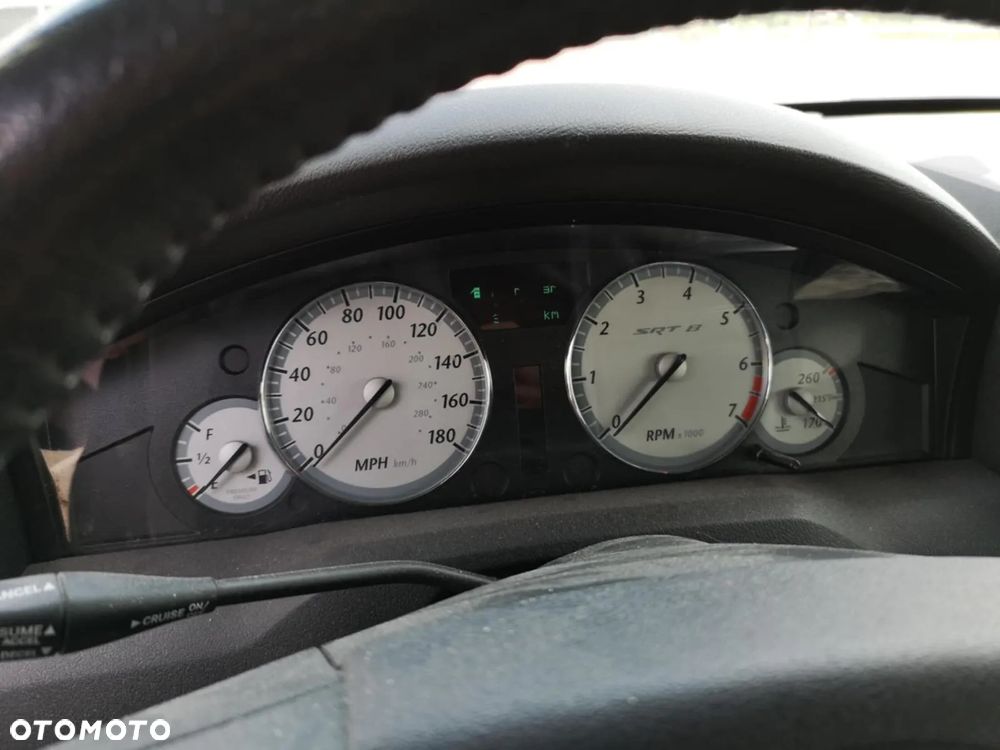 Chrysler 300C 6.1 V8 Hemi SRT8 - 8