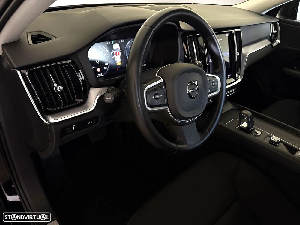 Volvo V60 2.0 B4 Momentum Geartronic - 3