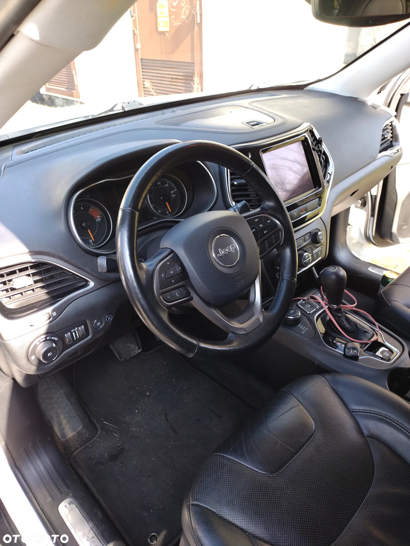 Jeep Cherokee - 19