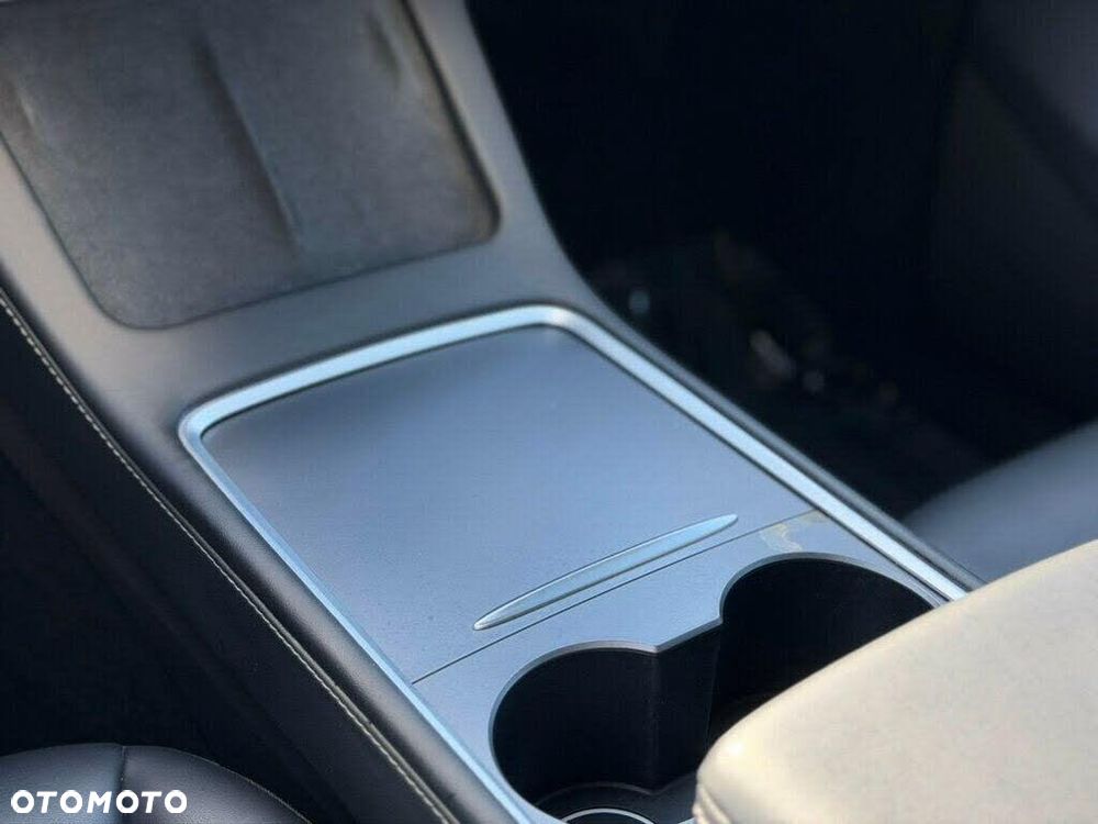 Tesla Model Y Long Range Dual Motor AWD - 26