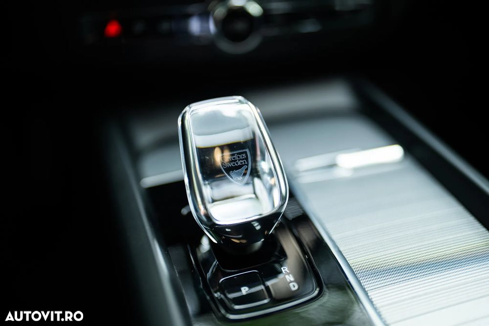 Volvo XC 60 B5 AT AWD MHEV Plus Dark - 8