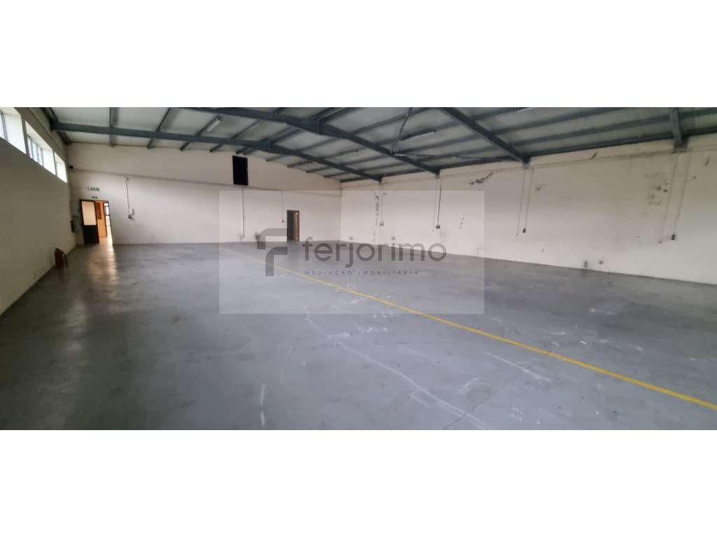 Excelente Pavilhão 

boas áreas

Vários Gabinetes - Grande imagem: 3/12