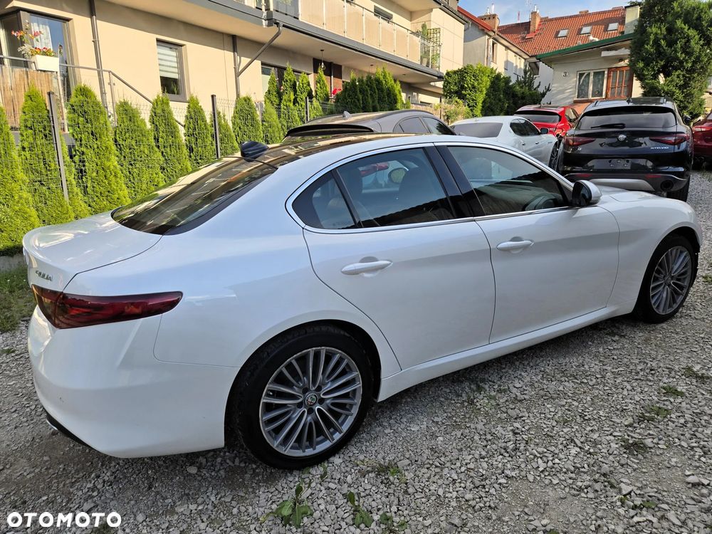 Alfa Romeo Giulia 2.0 Turbo 16V AT8-Q4 Ti - 3