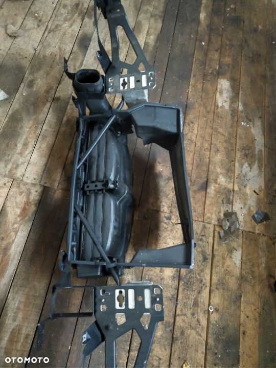 Pas przedni BMW E60 E61 - 2