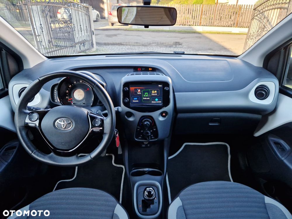 Toyota Aygo x.shift x-play connect - 19