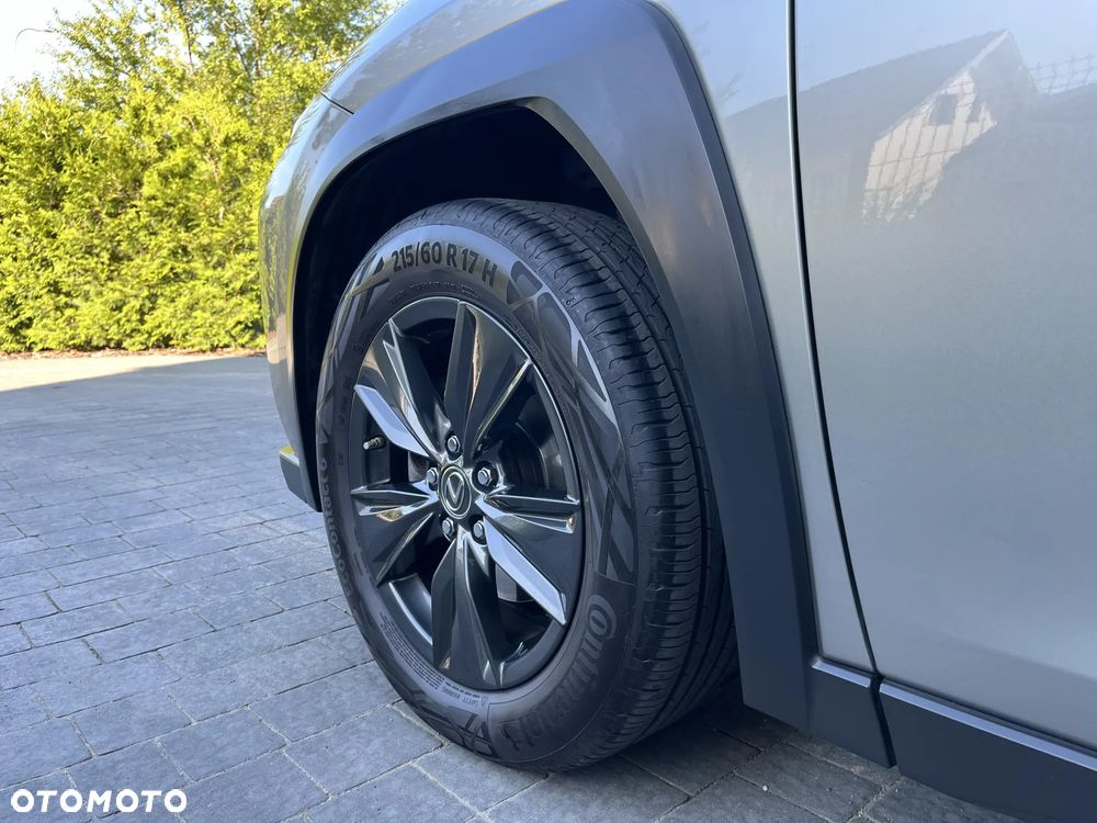 Lexus UX - 15