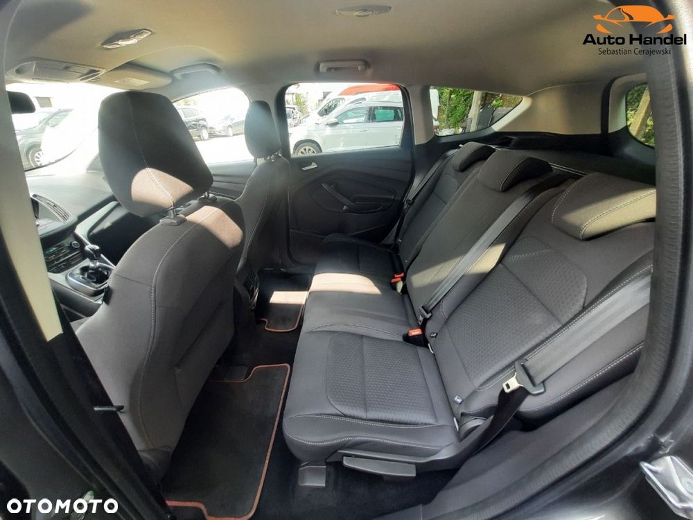 Ford Kuga 1.5 EcoBoost 2x4 Titanium - 32