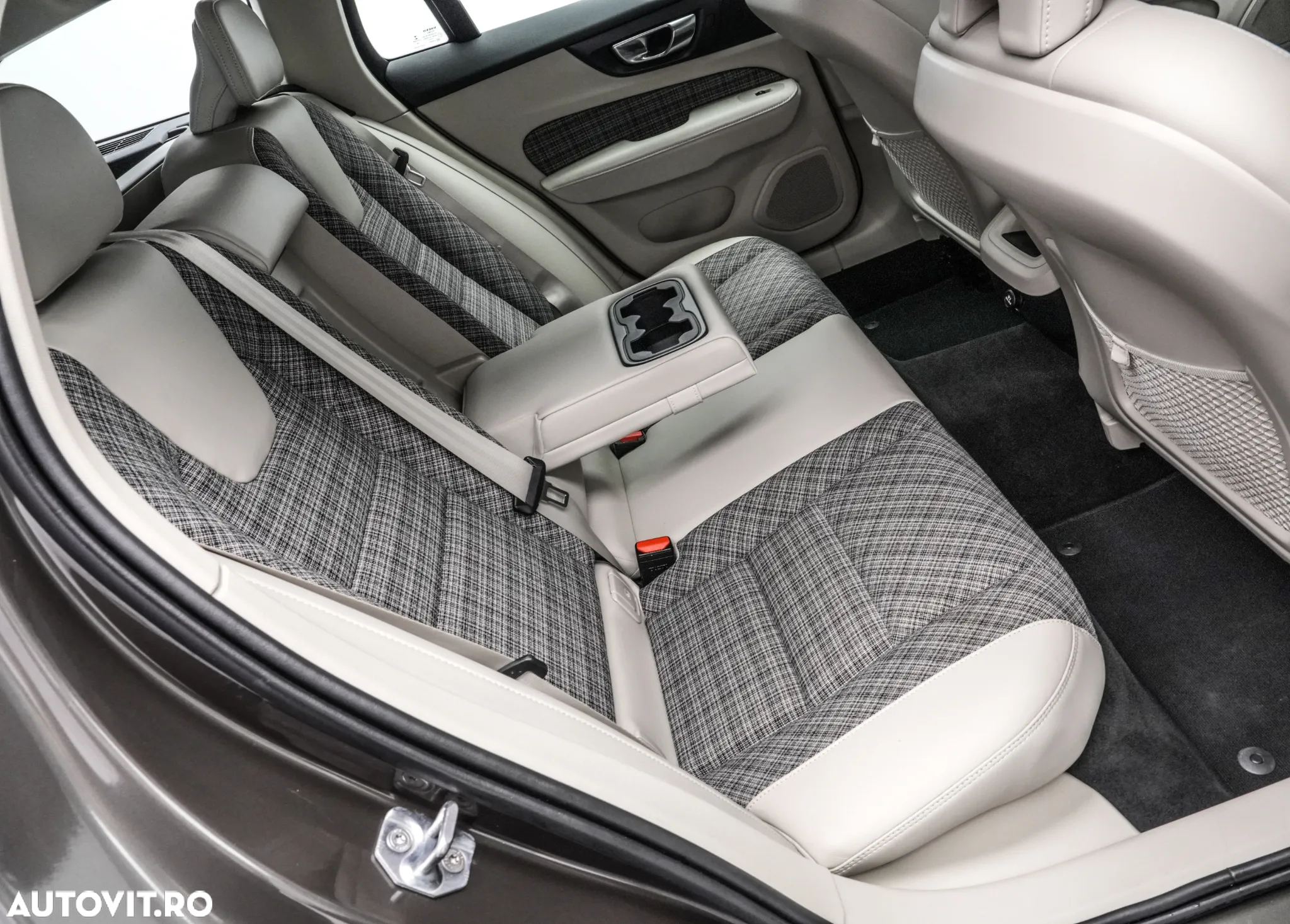 Volvo V60 D3 Momentum Pro - 14