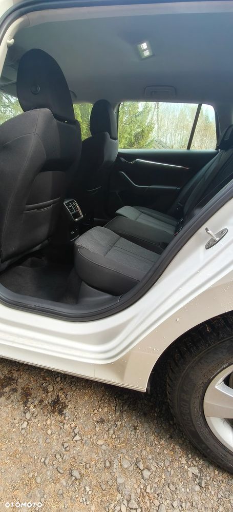 Skoda Octavia 2.0 TDI DSG Selection Plus - 9