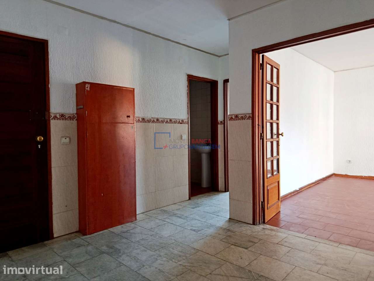 Apartamento T3 com varanda e garagem box - Oliveira do Douro, Gaia