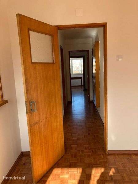 Alugo Apartamento T1 renovado na Graça - Grande imagem: 2/11