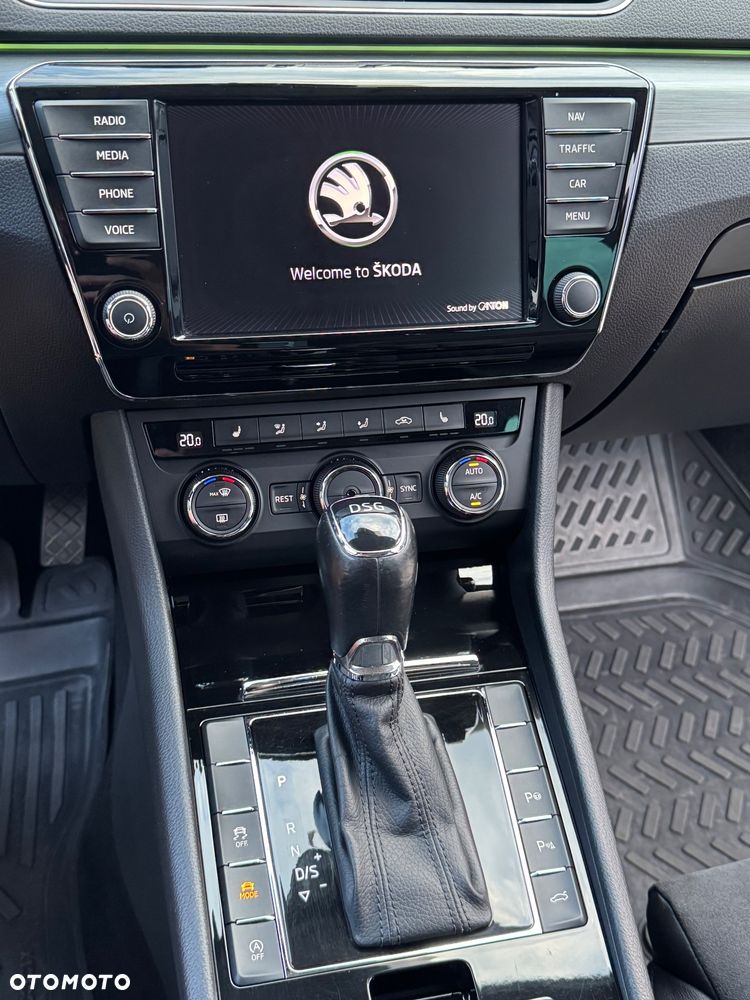 Skoda Superb 2.0 TDI Sportline DSG - 17