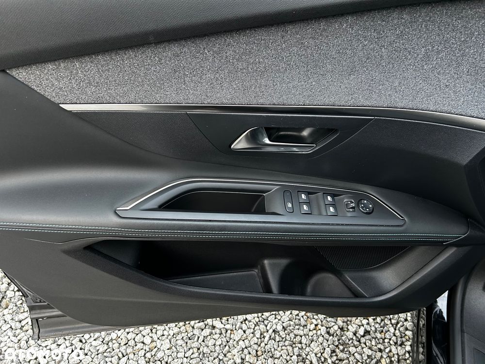 Peugeot 3008 1.6 PureTech Hybrid4 PHEV Allure Pack S&S EAT8 - 37