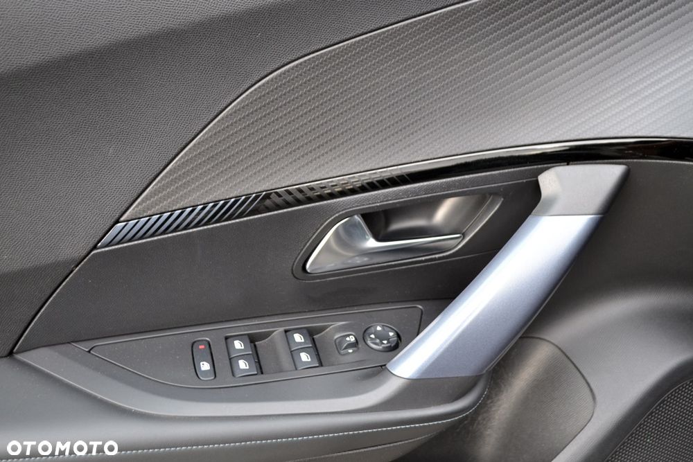Peugeot 2008 BlueHDi 130 EAT8 Allure - 11