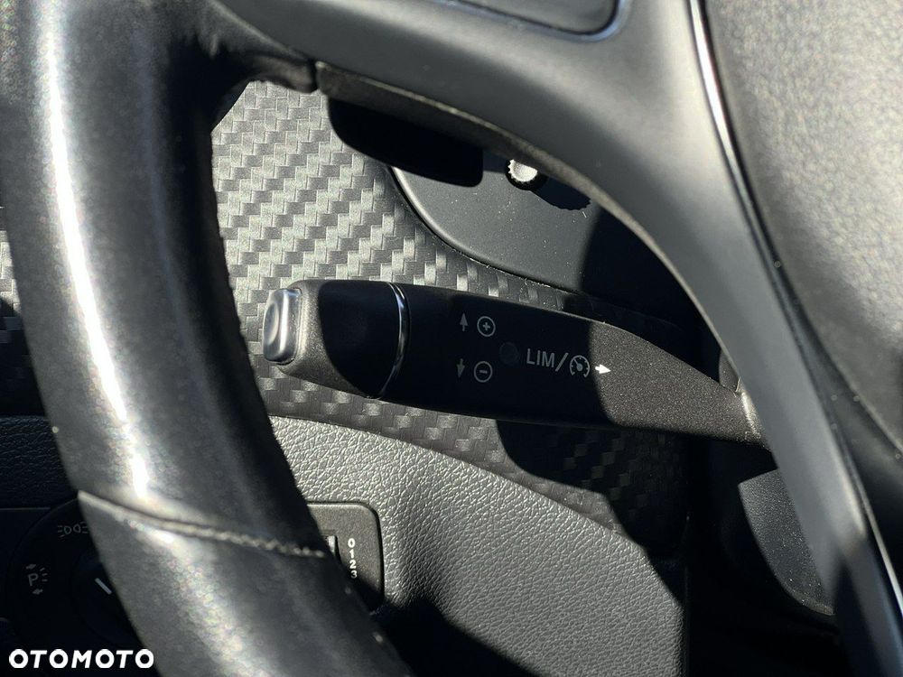 Mercedes-Benz GLA 180 7G-DCT - 27