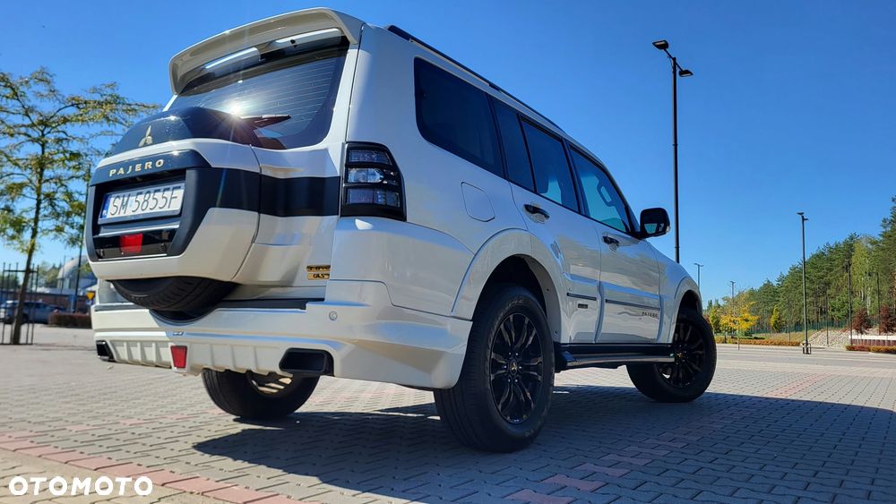 Mitsubishi Pajero - 25
