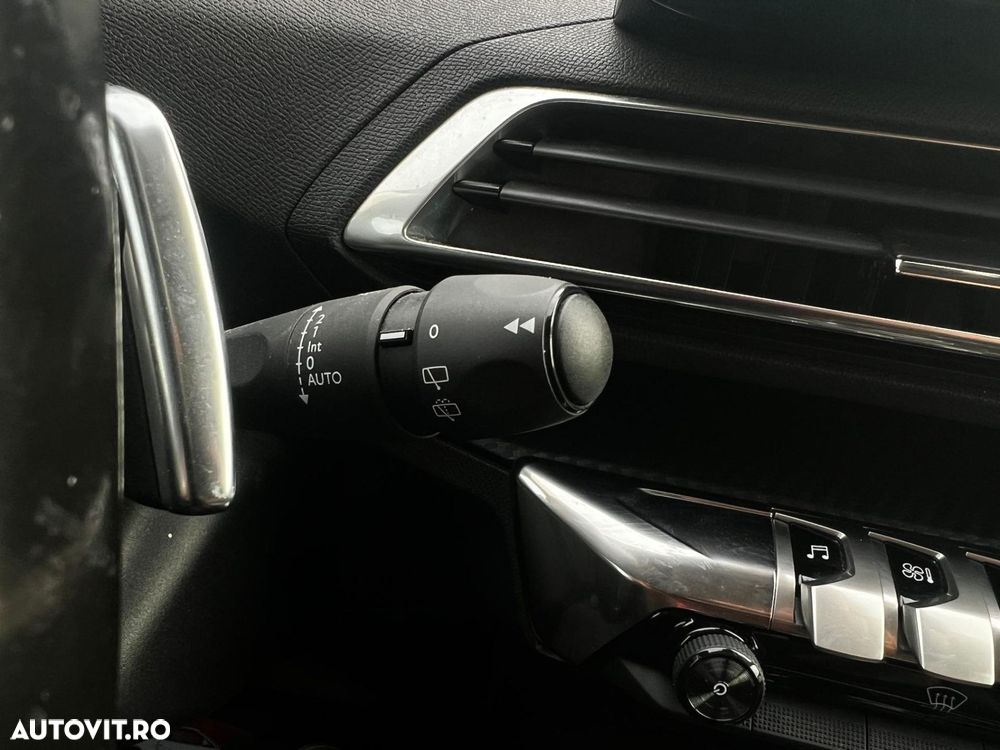 Peugeot 3008 1.2 PureTech 130 EAT8 Allure Pack - 26