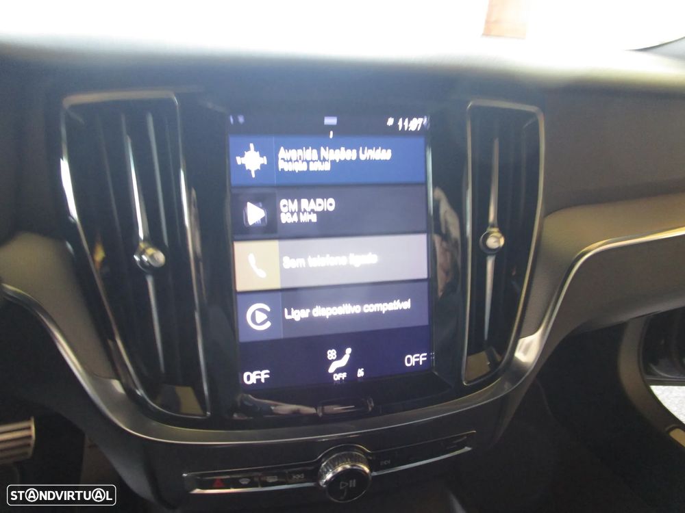 Volvo V60 2.0 D4 R-Design Geartronic - 37