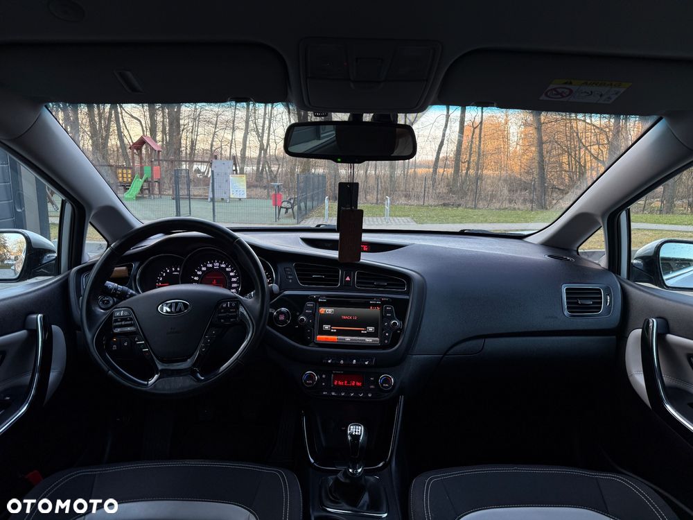 Kia Ceed 1.6 CRDi 128 Dream Team Edition - 14