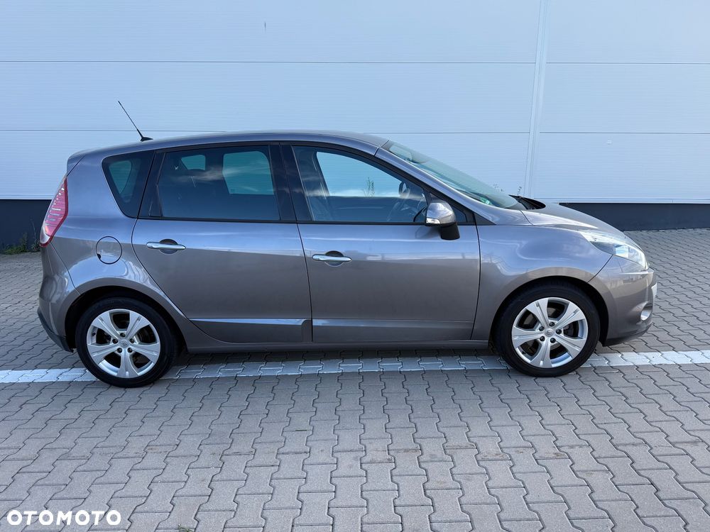 Renault Scenic 1.9 dCi Confort Authentique - 10