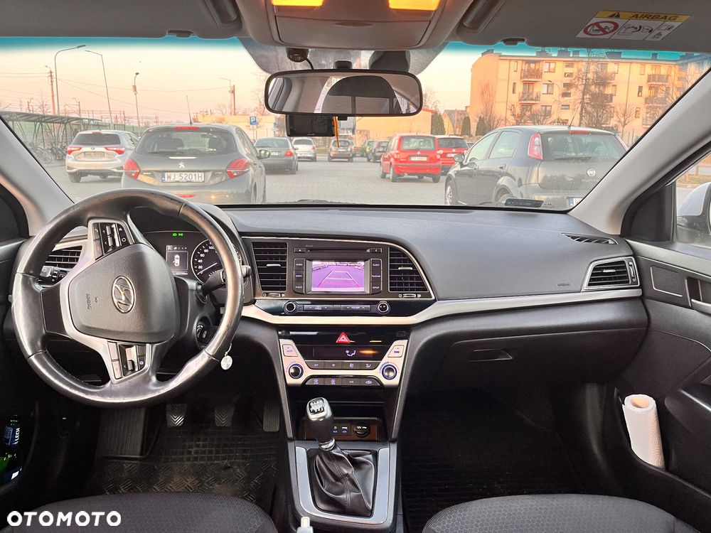 Hyundai Elantra - 8