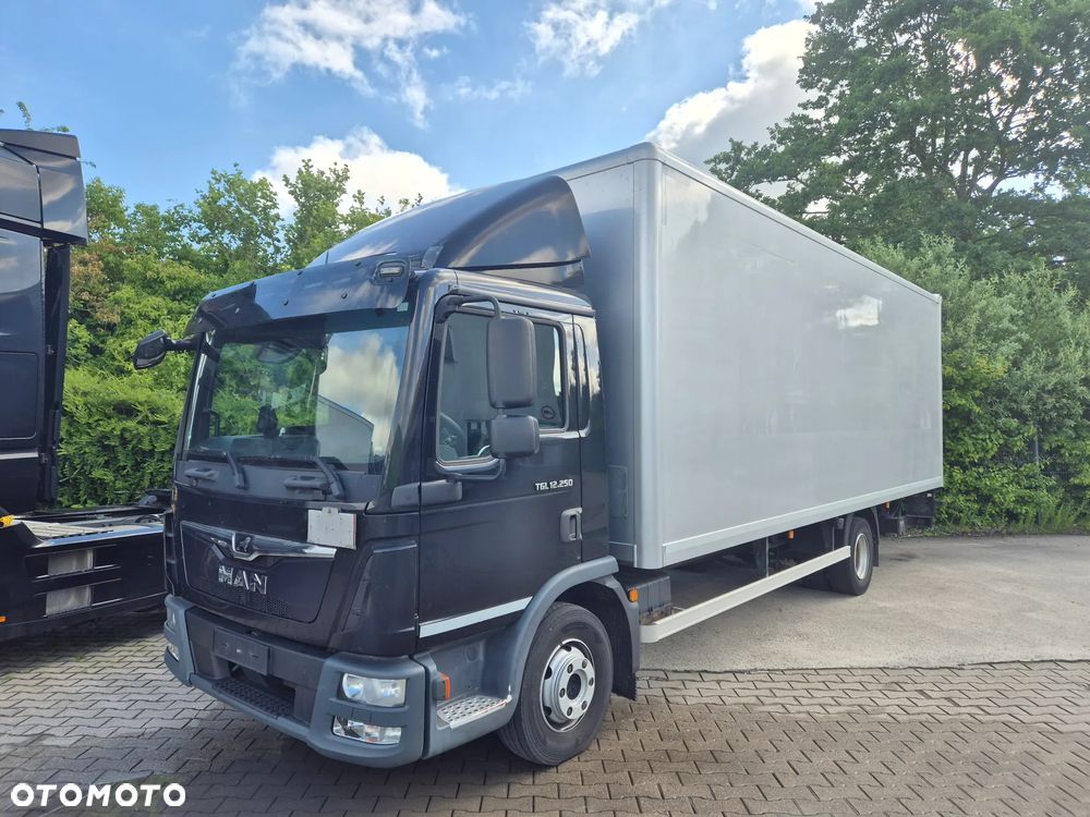 MAN TGL 12.250 3 osobowy oryginał 6.2m 7.6m HAK AUTOMAT KLIMA 12000kg ESP EURO 6 / TOP STAN / okazja nauka jazdy MOŻLIWOŚĆ DOSTOSOWANIA elka - 11