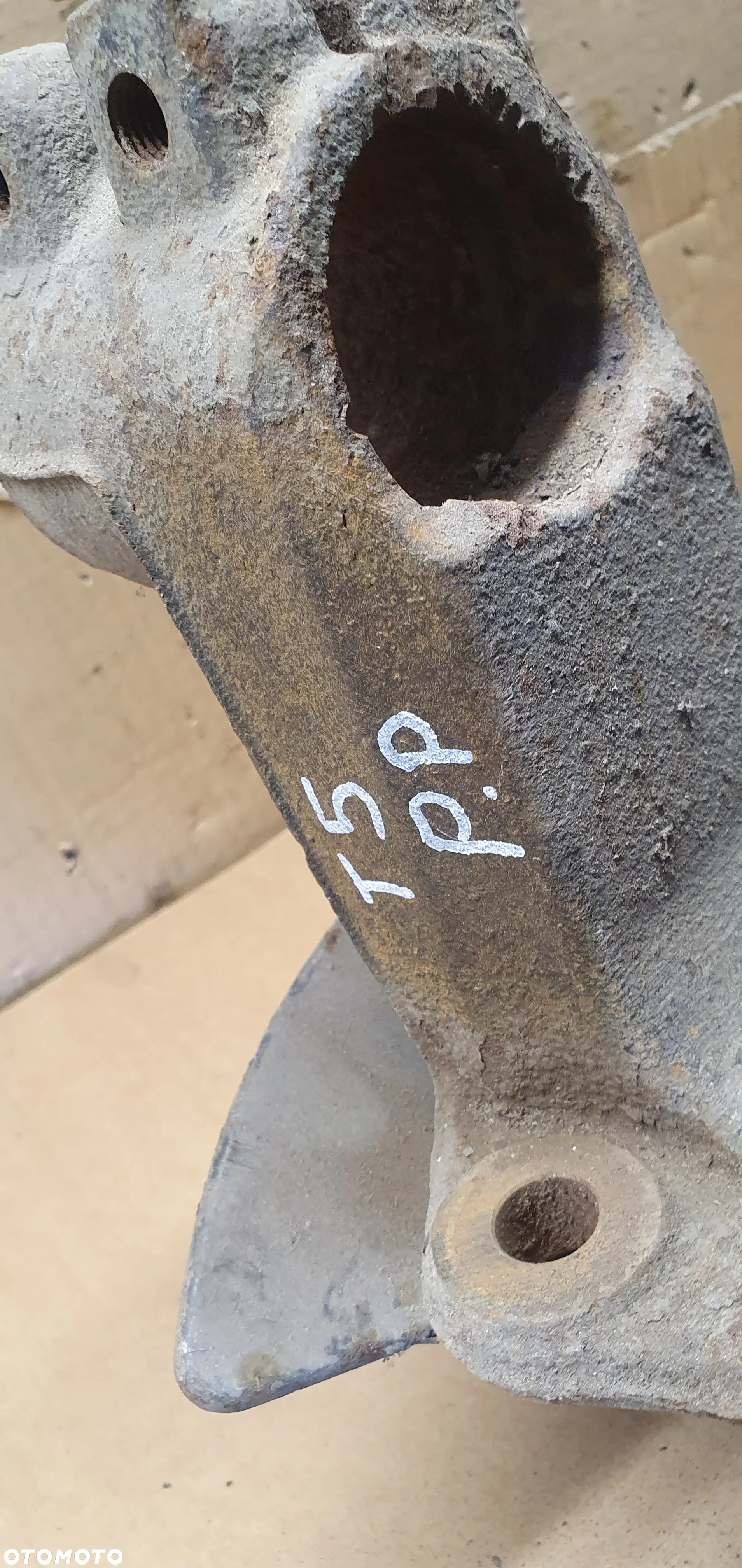 Zwrotnica piasta prawy przód przednia prawa VW Transporter T5 7H0258D - 8