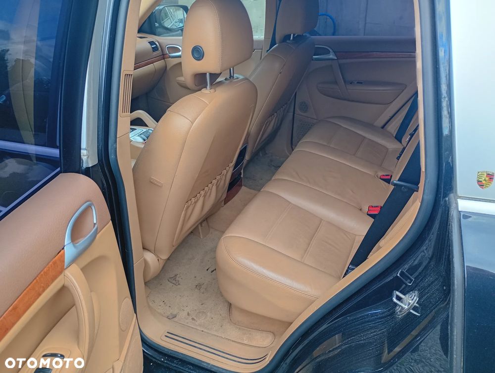 Porsche Cayenne - 14