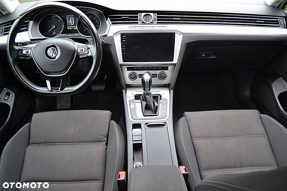 Volkswagen Passat - 12