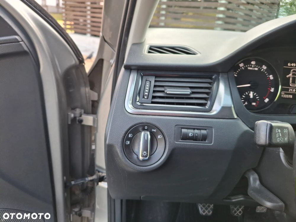 Skoda RAPID 1.2 TSI Ambition - 25