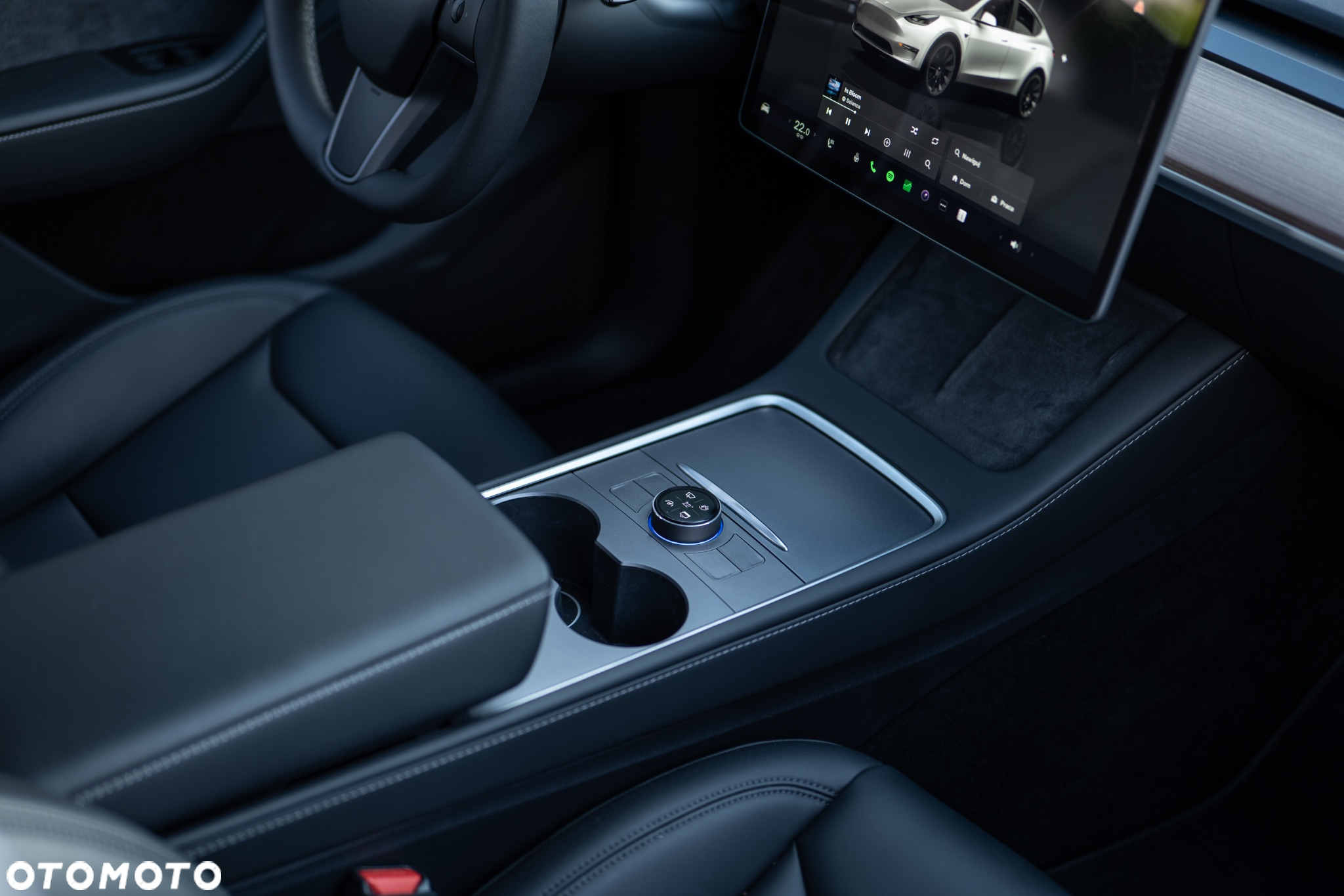 Tesla Y Long Range AWD - 14