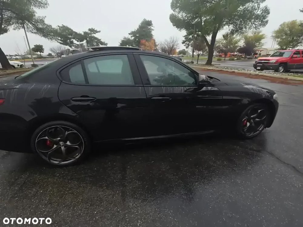 Alfa Romeo Giulia - 5