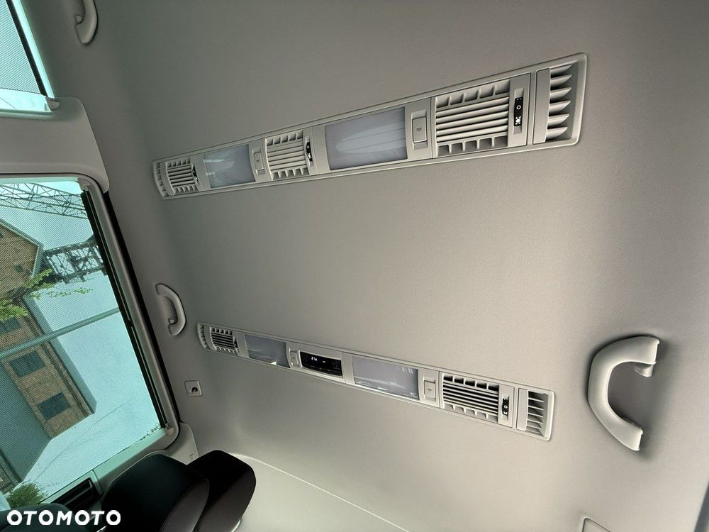 Volkswagen Multivan - 29