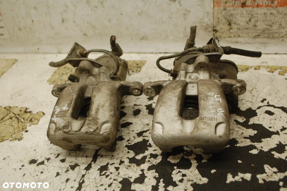 ZACISK HAMULCOWY ELEKTRYCZNY PRAWY TYŁ TYLNY VW PASSAT B6 - 1