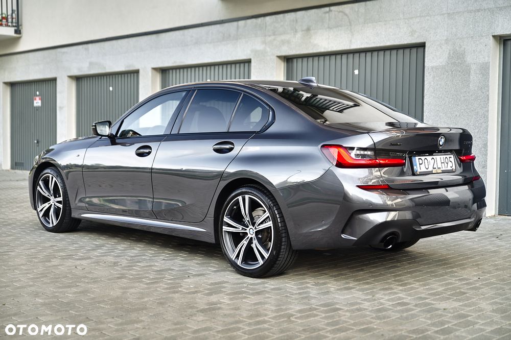 BMW Seria 3 320d xDrive M Sport Shadow - 13