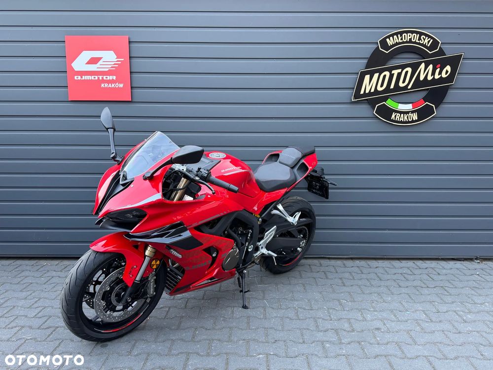 QJMOTOR SRK 800RR - 1