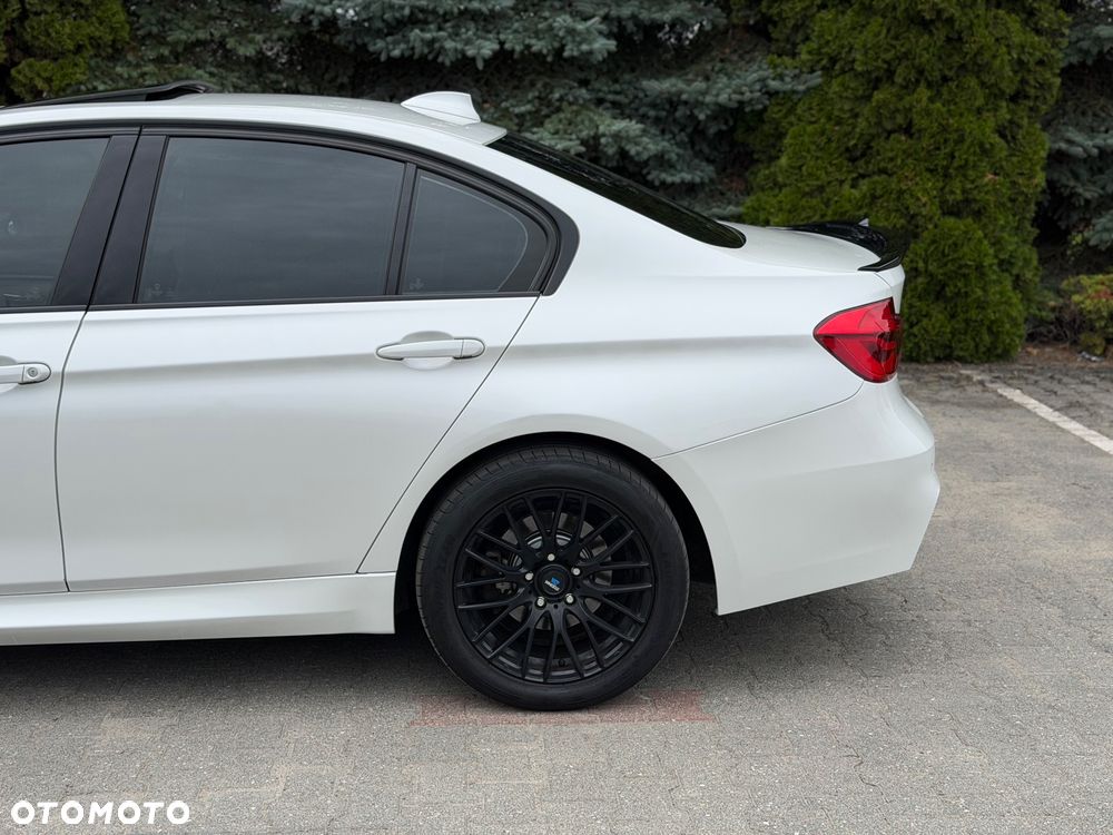 BMW Seria 3 328i xDrive - 12