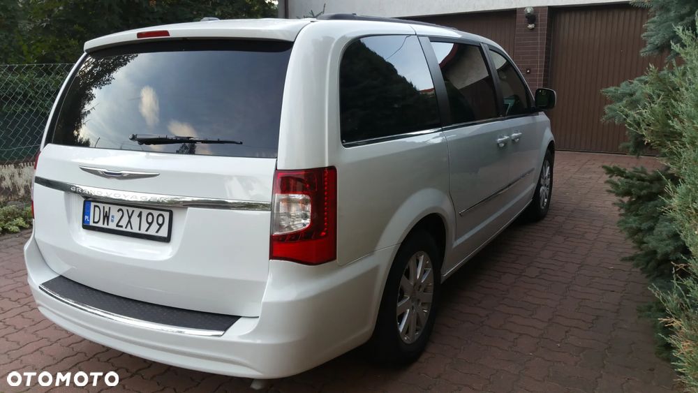 Chrysler Town & Country - 5