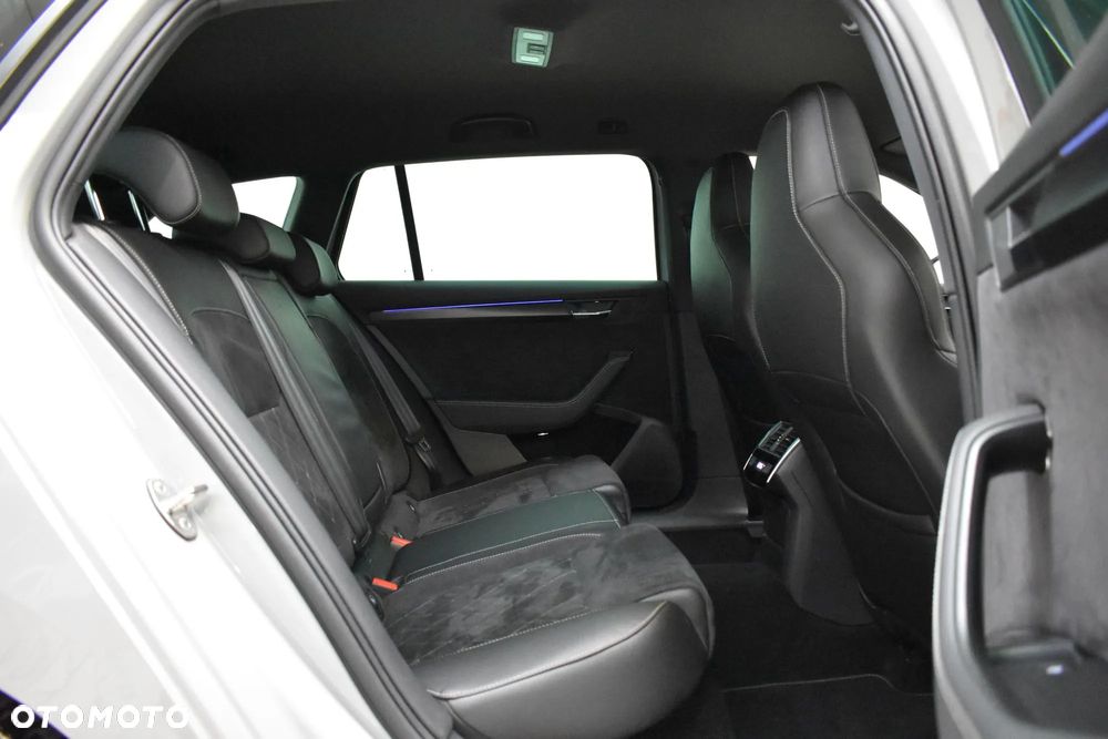 Skoda Superb 2.0 TDI Sportline DSG - 26