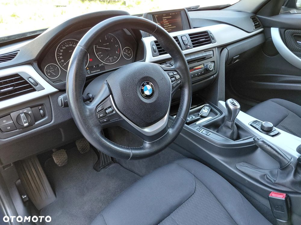 BMW Seria 3 318d Luxury Line EU6 - 13