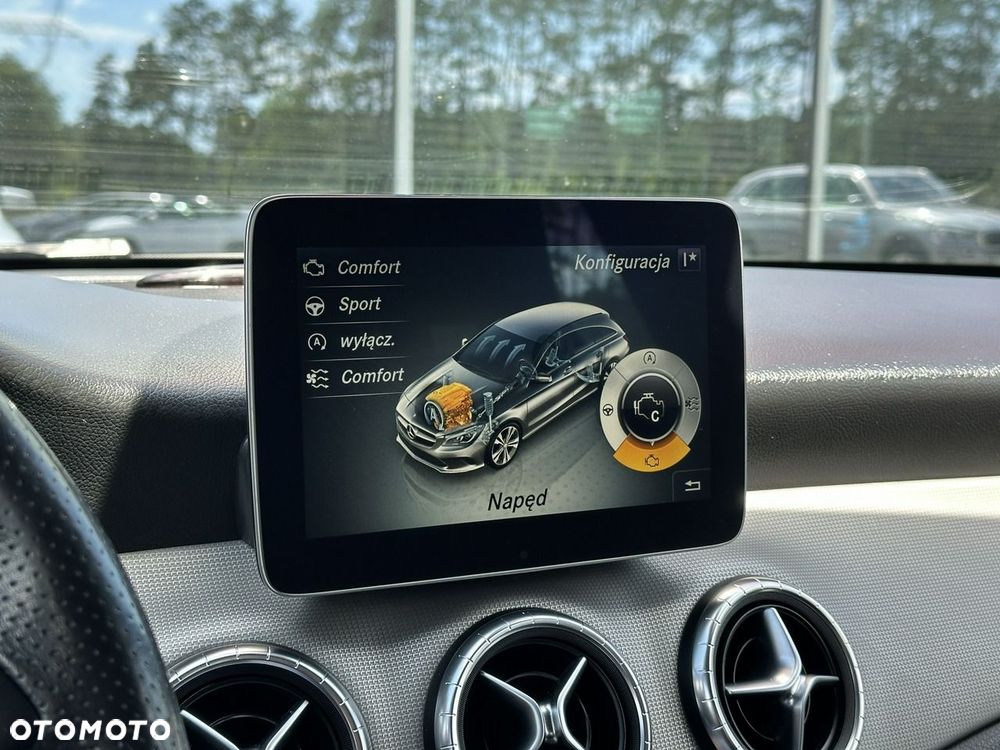 Mercedes-Benz CLA 220 4-Matic Urban - 28